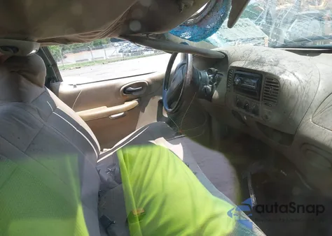 2001 Ford F-150 Xl/Xlt z USA, uszkodzony, nr VIN 1FTRF17WX1KB75142